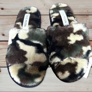 Steve Madden Womens Color camo Squishy camouflage Memory Foam Fur Slippers